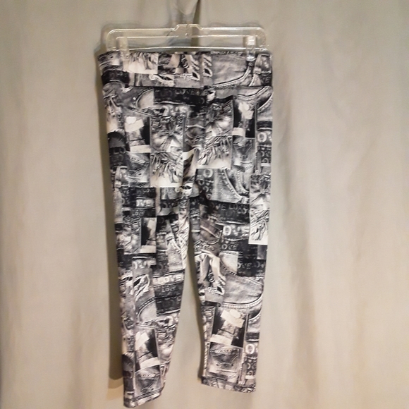 An abstract get a grip pair of pants - Picture 3 of 13